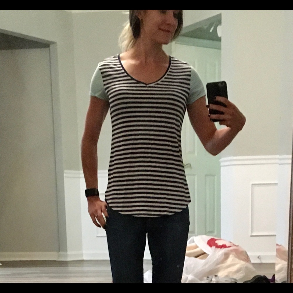 V-neck tee